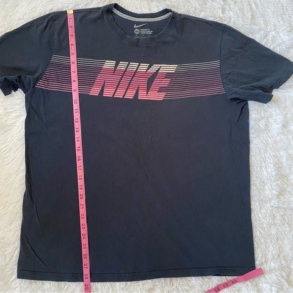 2000s Nike graphic tee shirt - navy blue with gradient logo - Picture 5 of 6
